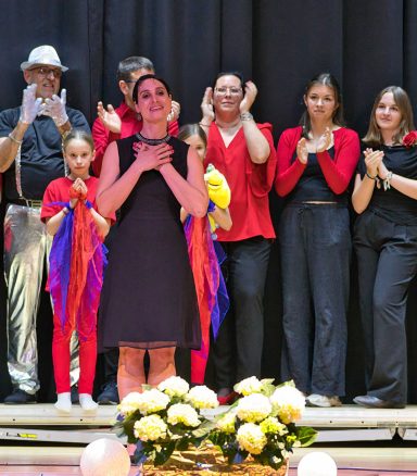 Unsere Chorleiterin Adina Kolb